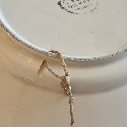 Assiette déco en faïence émaillée HB Quimper motifs ethniques 