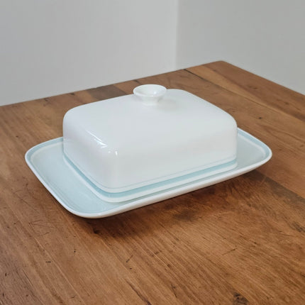 Beurrier Villeroy et Boch en porcelaine blanche avec ligne verte