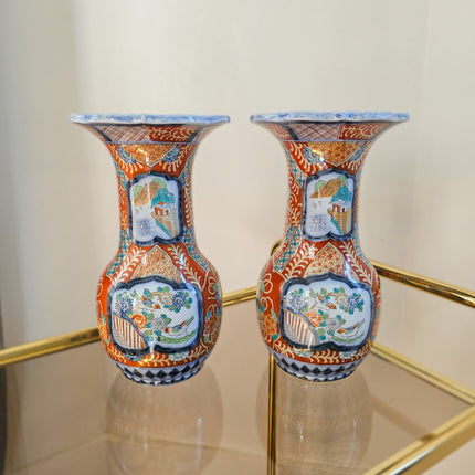 Paar vazen ​​met oranje en blauwe Aziatische decoratie, P. Regout A1836 Maastricht