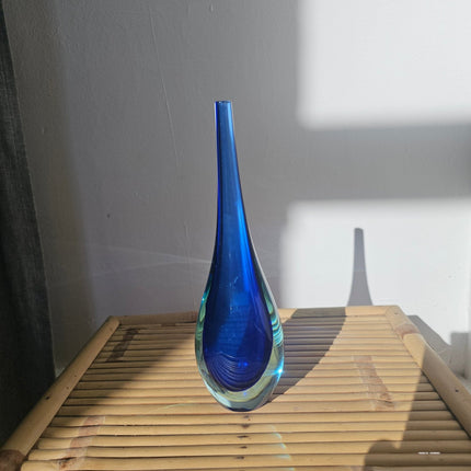 Vase soliflore bleu Murano Sommerso collection Goccia en forme de goutte