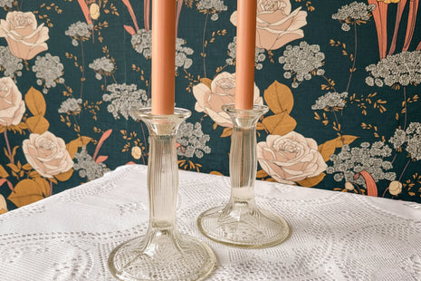 Duo de bougeoirs en verre taillé transparent aux lignes verticales